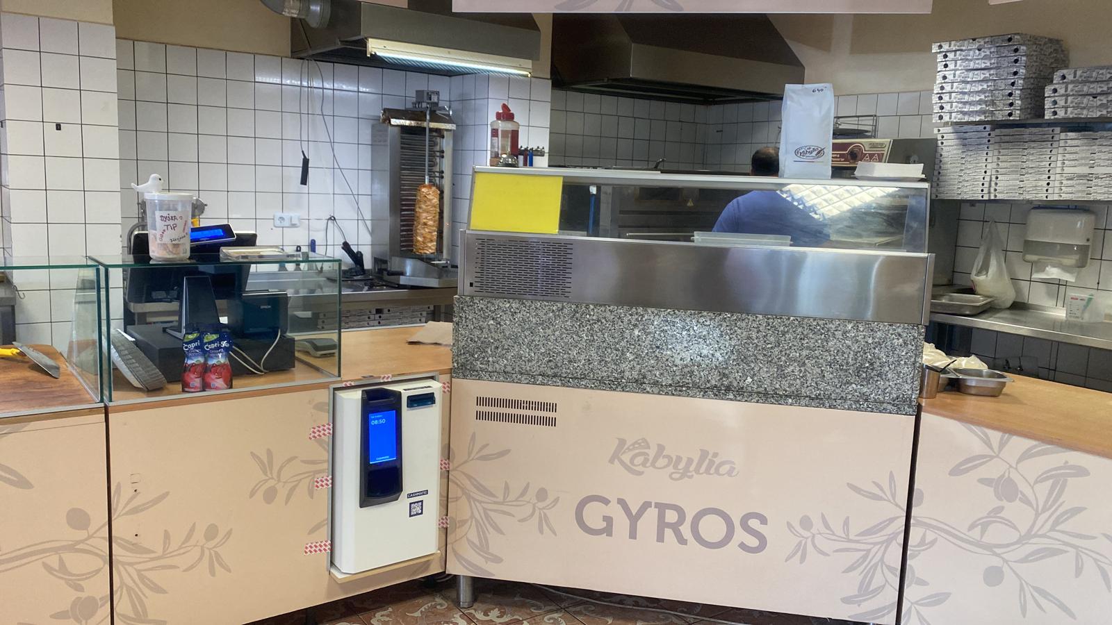 Paymatic pokladna v provozovně s gyrosem a kebabem