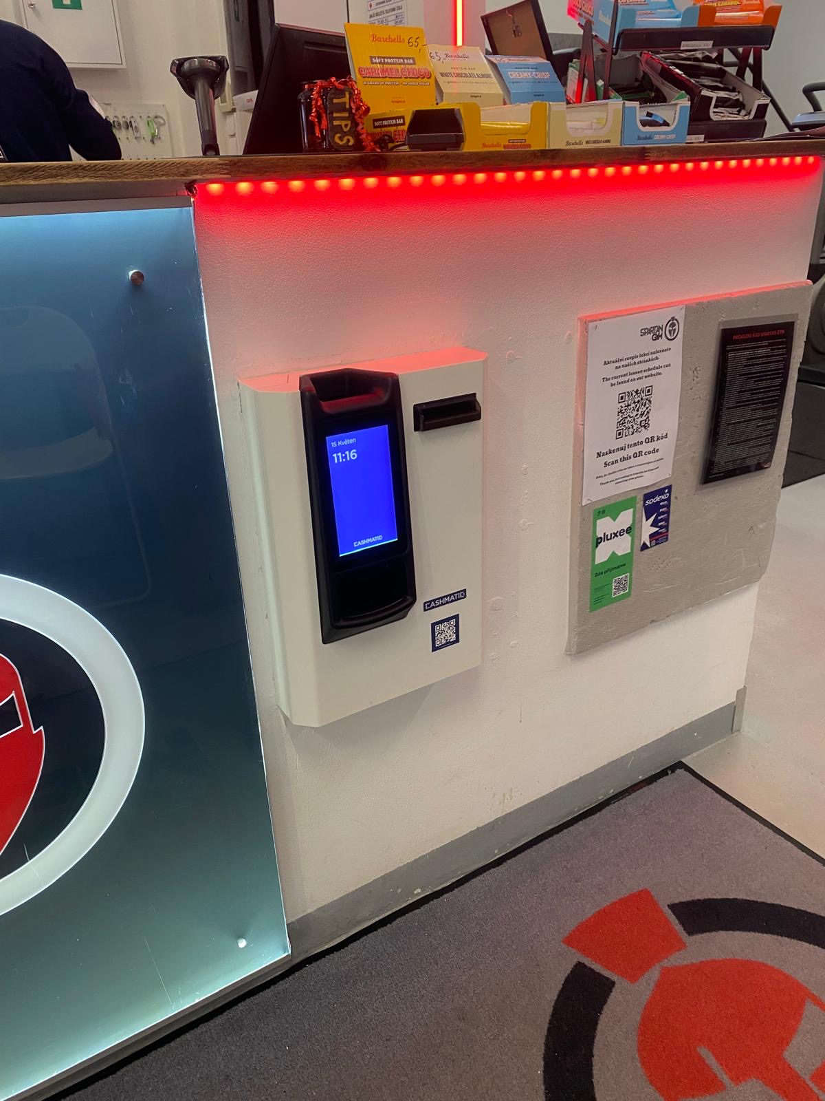 Paymatic na recepci fitness centra Spartan Gym